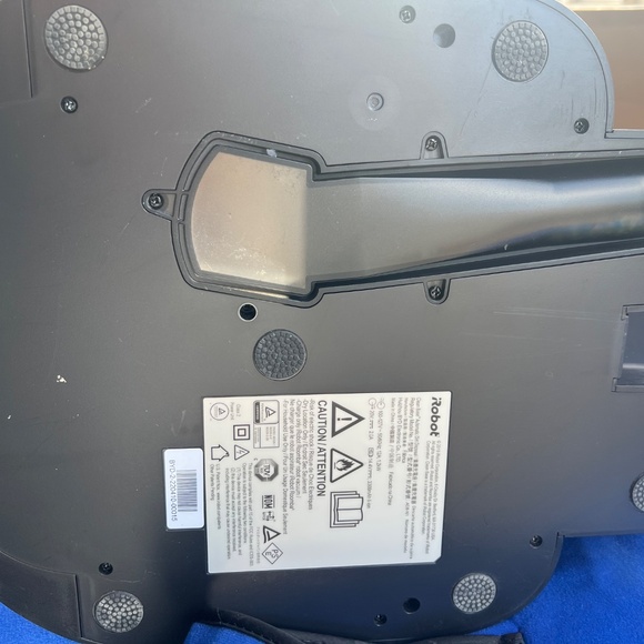 iRobot Roomba Vacuum S9 - Picture 3 of 3